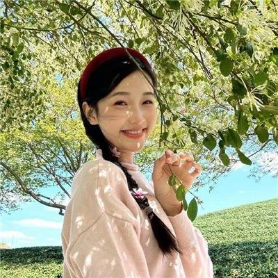 品牌活动现场实拍：当红小花与神秘男子同车离开，后援会发声明